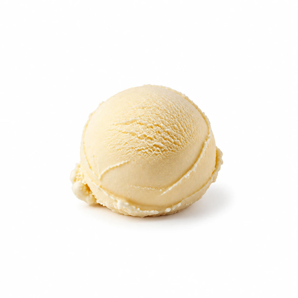 Bola de helado de vainilla sobre fondo blanco