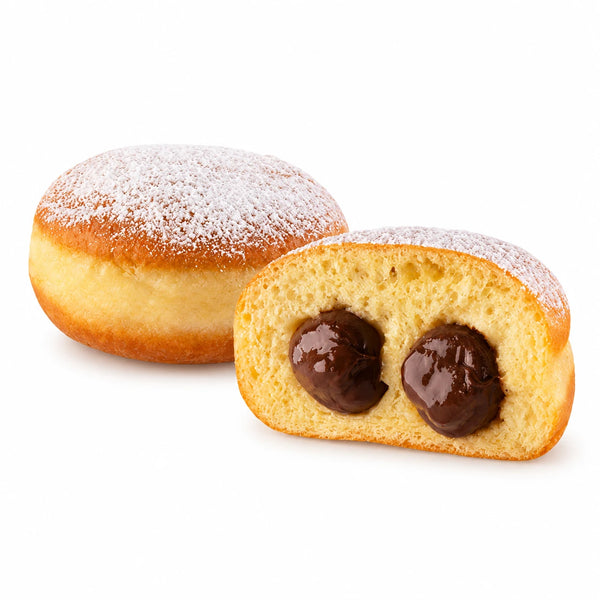 Krapfen Nuss Nougat auf weißem Hintergrund, ganz und aufgeschnitten mit Haselnuss-Kakao-Füllung