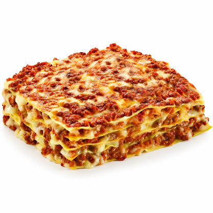 Lasagne Emiliane op een witte achtergrond