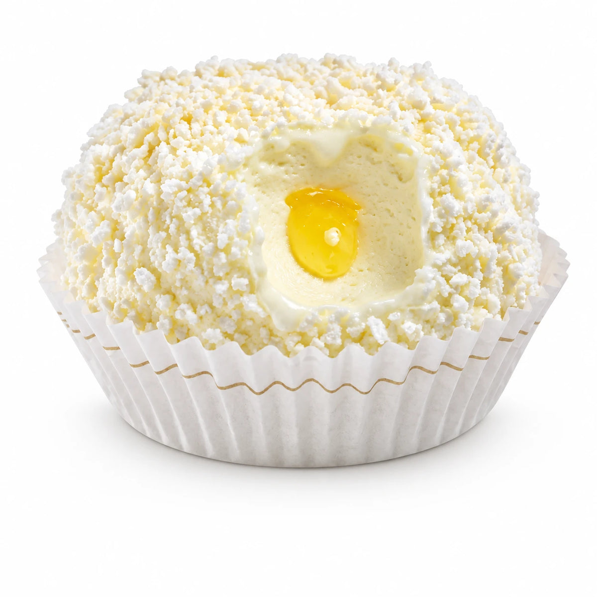 Tartufo limoncello 110 g en cápsula de papel con capa de merengue, helado de nata y corazón líquido de limoncello en corte, sobre fondo blanco