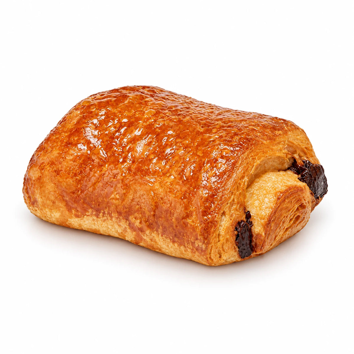 Pain au Chocolat Classic σε λευκό φόντο, με τη μαύρη σοκολάτα να φαίνεται στο πλάι