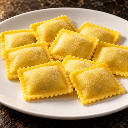 Primo piano di Regali Spinaci e Mascarpone su piatto bianco