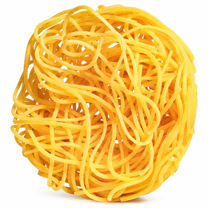 Spaghetti alla Chitarra na białym tle